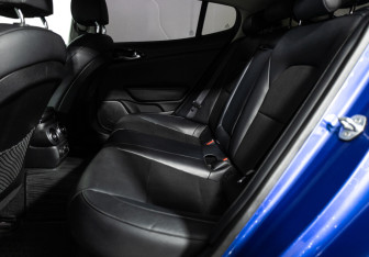 Подержанный автомобиль Kia Stinger 2019 года (10 фото)