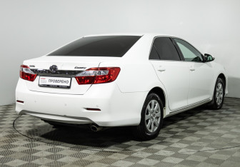 Подержанный автомобиль Toyota Camry Sedan 2013 года (5 фото)