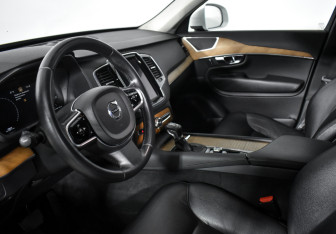 Подержанный автомобиль Volvo XC90 2015 года (9 фото)