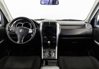 Подержанный автомобиль Suzuki Grand Vitara 2011 года (10 фото)