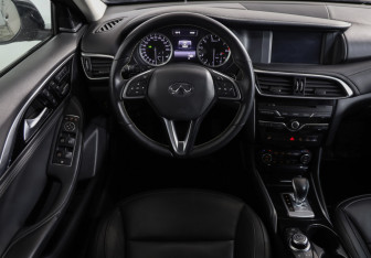 Подержанный автомобиль Infiniti QX30 2017 года (10 фото)