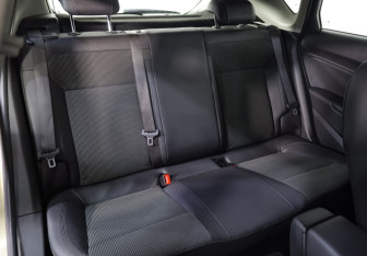 Подержанный автомобиль Opel Astra Hatchback 2012 года (19 фото)