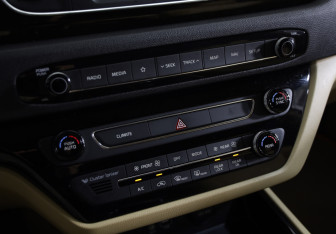 Подержанный автомобиль Kia Carnival 2018 года (16 фото)