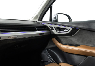 Подержанный автомобиль Audi Q7 2016 года (22 фото)