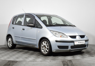 Подержанный автомобиль Mitsubishi Colt Hatchback 2008 года (3 фото)