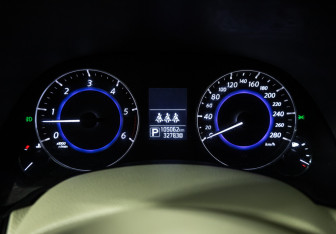 Подержанный автомобиль Infiniti QX70 2016 года (12 фото)