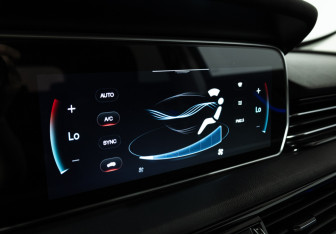 Подержанный автомобиль Hongqi HS5 2021 года (15 фото)