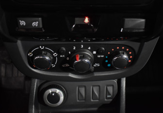 Подержанный автомобиль Renault Duster 2016 года (16 фото)