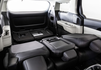 Подержанный автомобиль Kia Carnival 2021 года (30 фото)