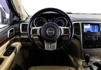 Подержанный автомобиль Jeep Grand Cherokee 2011 года (12 фото)