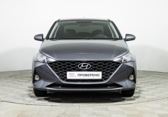 Подержанный автомобиль Hyundai Solaris Sedan 2021 года (2 фото)