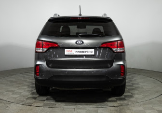 Подержанный автомобиль Kia Sorento 2017 года (6 фото)