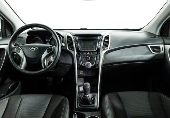 Подержанный автомобиль Hyundai i30 Hatchback 2013 года (13 фото)