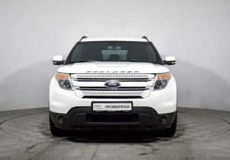 Подержанный автомобиль Ford Explorer 2013 года (2 фото)