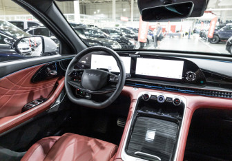 Подержанный автомобиль Exeed RX 2024 года (19 фото)