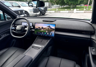 Подержанный автомобиль Omoda C7 2025 года (12 фото)