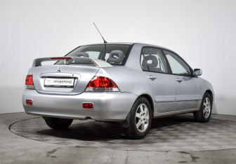 Подержанный автомобиль Mitsubishi Lancer Sedan 2005 года (5 фото)