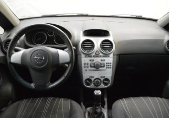Подержанный автомобиль Opel Corsa 2010 года (13 фото)