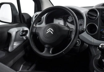 Подержанный автомобиль Citroen Berlingo 2012 года (12 фото)
