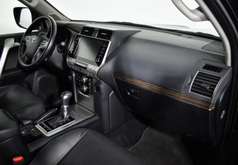 Подержанный автомобиль Toyota Land Cruiser Prado 2022 года (13 фото)