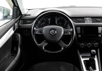 Подержанный автомобиль Skoda Octavia Liftback 2013 года (11 фото)