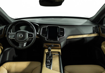 Подержанный автомобиль Volvo XC90 2017 года (13 фото)