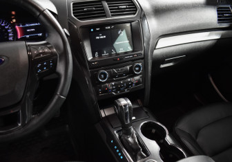 Подержанный автомобиль Ford Explorer 2018 года (16 фото)