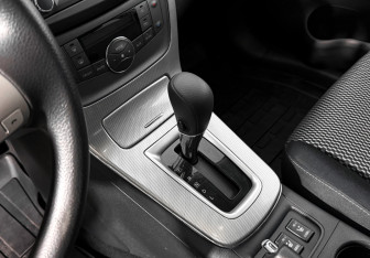 Подержанный автомобиль Nissan Tiida Hatchback 2015 года (11 фото)