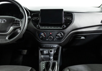 Подержанный автомобиль Hyundai Solaris Sedan 2022 года (14 фото)