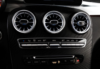 Подержанный автомобиль Mercedes-Benz GLC AMG 2016 года (26 фото)