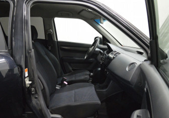 Подержанный автомобиль Suzuki Swift Hatchback 2007 года (11 фото)