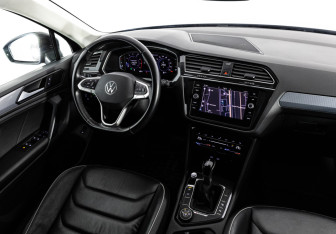 Подержанный автомобиль Volkswagen Tiguan 2021 года (17 фото)