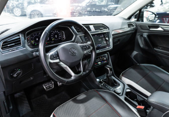Подержанный автомобиль Volkswagen Tiguan 2022 года (13 фото)