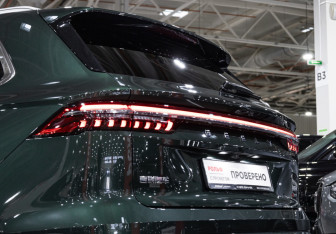 Подержанный автомобиль Geely Monjaro 2025 года (18 фото)