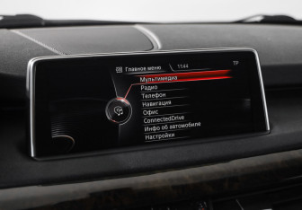 Подержанный автомобиль BMW X5 2013 года (15 фото)