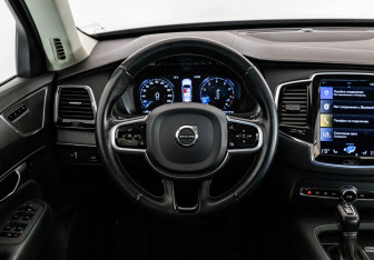 Подержанный автомобиль Volvo XC90 2019 года (14 фото)