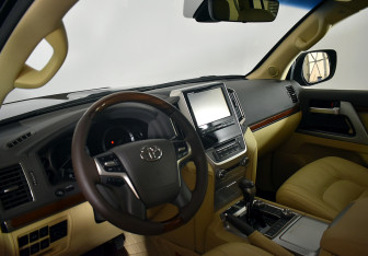 Подержанный автомобиль Toyota Land Cruiser Suv 2015 года (35 фото)