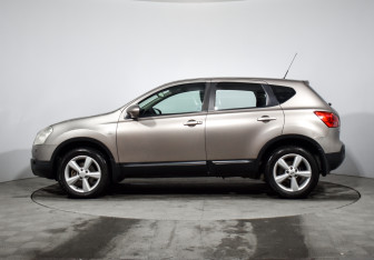 Подержанный автомобиль Nissan Qashqai 2008 года (8 фото)