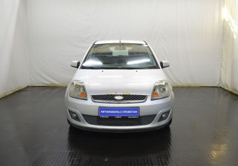 Подержанный автомобиль Ford Fiesta Hatchback 2006 года (2 фото)