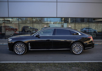 Подержанный автомобиль Hongqi H9 2024 года (7 фото)