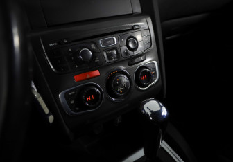 Подержанный автомобиль Citroen C4 Hatchback 2012 года (20 фото)