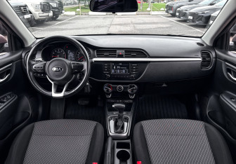Подержанный автомобиль Kia Rio Sedan 2018 года (13 фото)