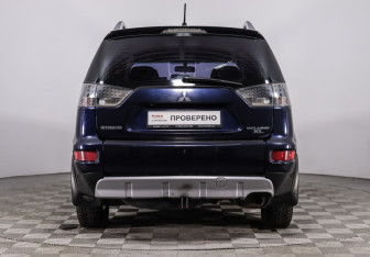 Подержанный автомобиль Mitsubishi Outlander 2009 года (6 фото)