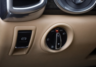 Подержанный автомобиль Porsche Cayenne 2014 года (17 фото)