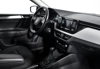 Подержанный автомобиль Skoda Rapid Liftback 2020 года (13 фото)