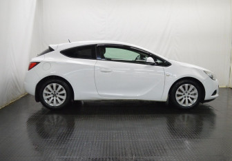 Подержанный автомобиль Opel Astra Hatchback 2014 года (4 фото)