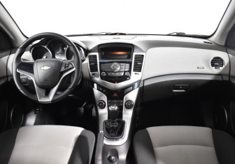 Подержанный автомобиль Chevrolet Cruze Hatchback 2012 года (11 фото)