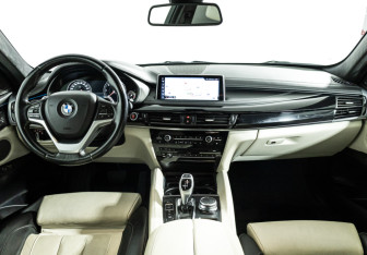 Подержанный автомобиль BMW X6 2016 года (24 фото)