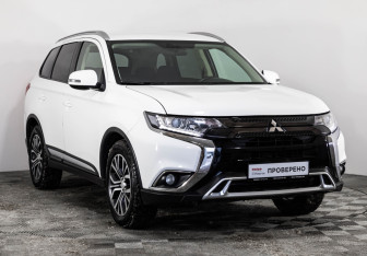 Подержанный автомобиль Mitsubishi Outlander 2018 года (3 фото)