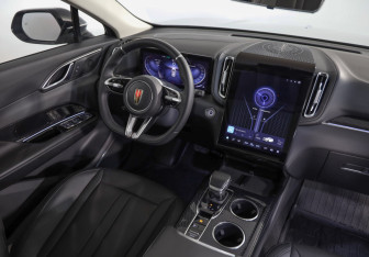 Подержанный автомобиль Hongqi HS3 2024 года (8 фото)